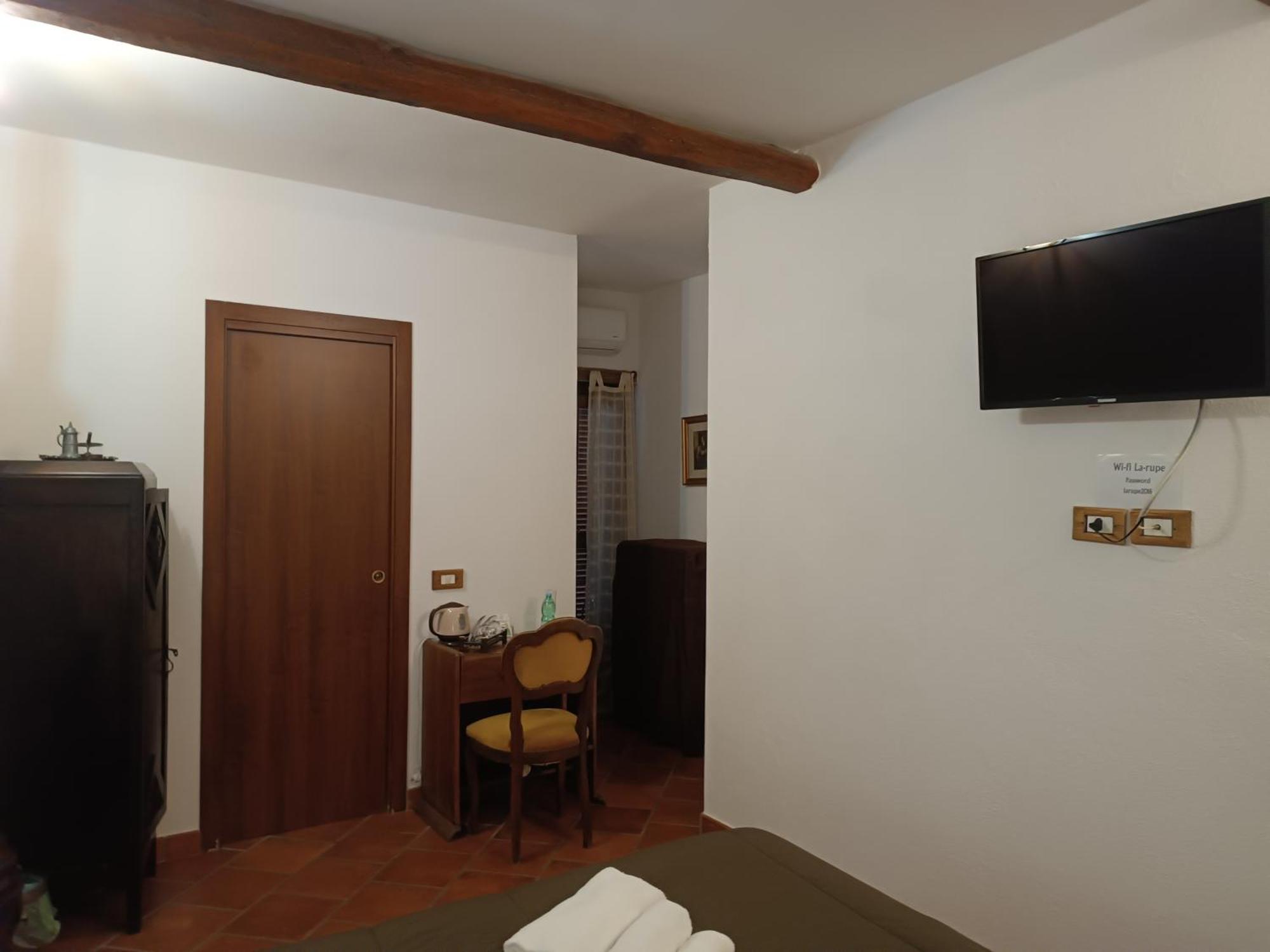 La Rupe Bed And Breakfast Norma Bilik gambar