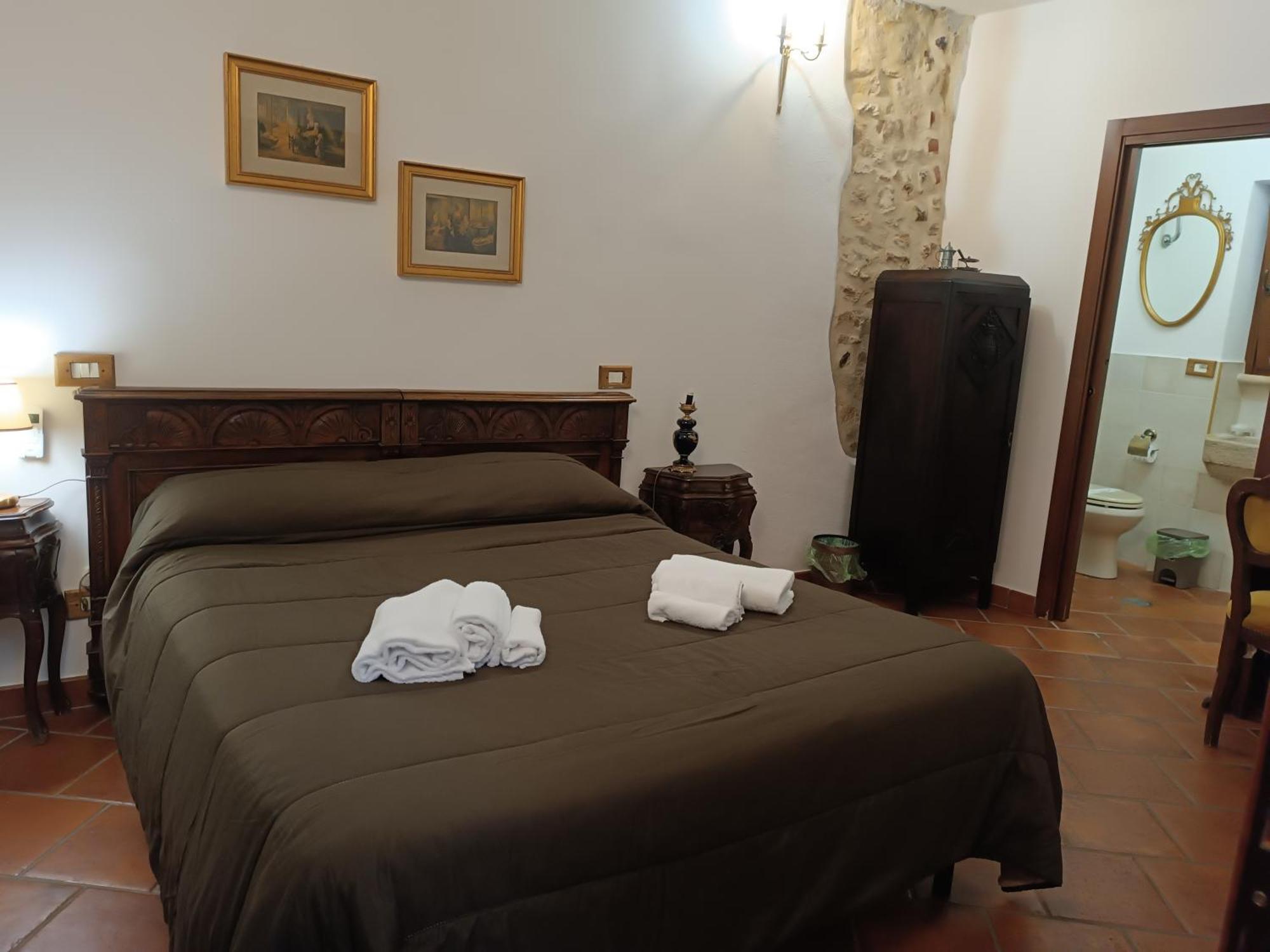 La Rupe Bed And Breakfast Norma Bilik gambar